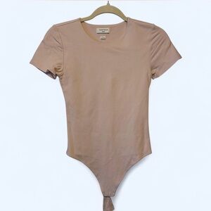 Aritzia Contour Bodysuit Short Sleeve in Mauve Pink – Size Small